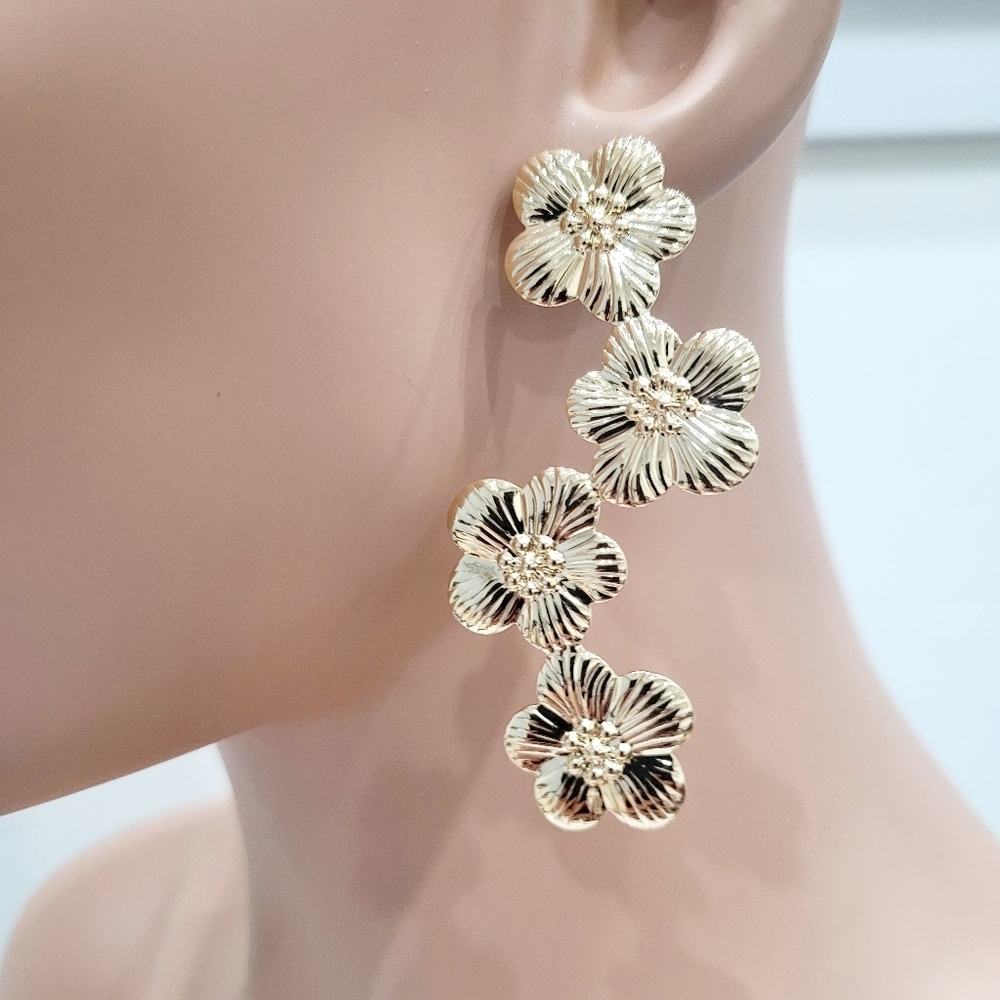 Brand New Gold Tone Sakura Flower Earrings